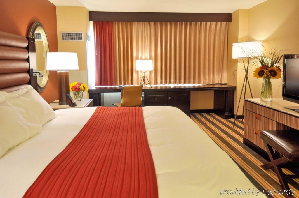 Фото Overton Hotel and Conference Center