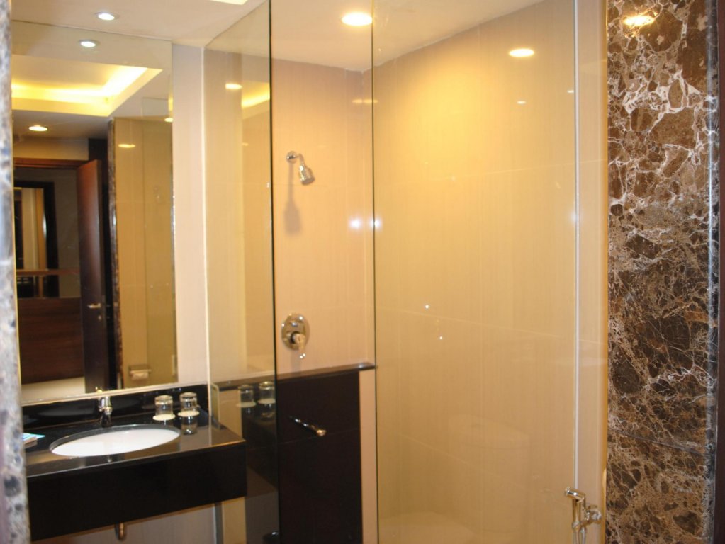 Фото Grand Cakra Hotel