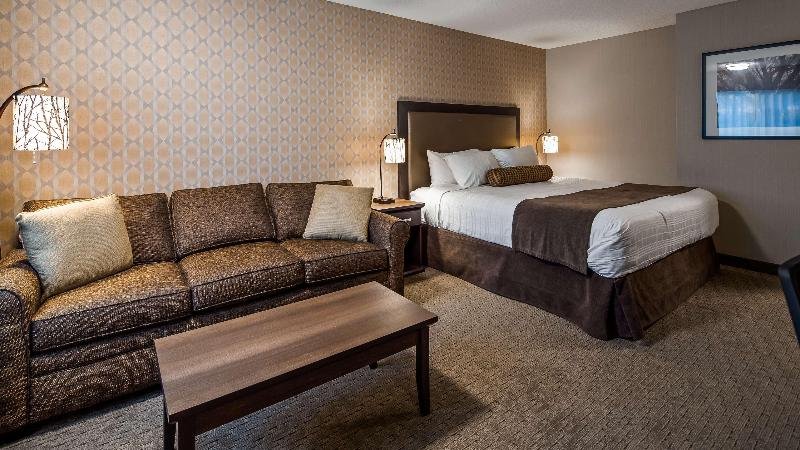 Фото Best Western Plus Country Meadows Inn