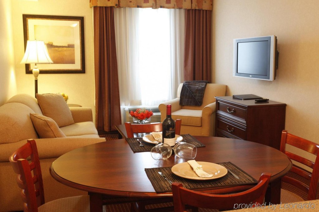 Фото Lakeview Inns & Suites - Chetwynd