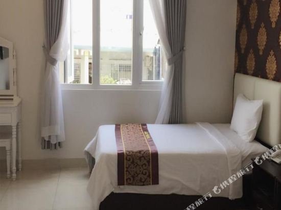 Фото LiLLy Hotel