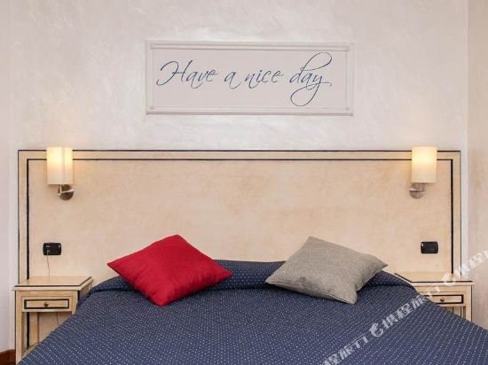 Фото Inn Rome Rooms & Suites