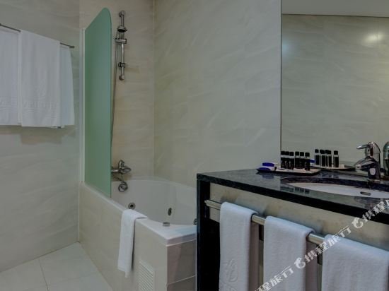 Фото VIP Executive Azores Hotel