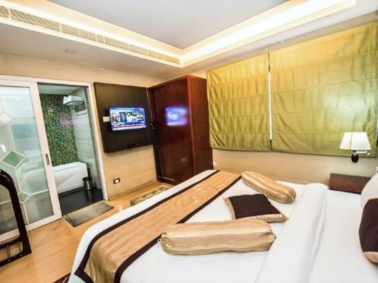 Фото Hotel Gateway Grandeur