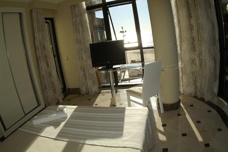 Фото Hotel SPA Cádiz Plaza