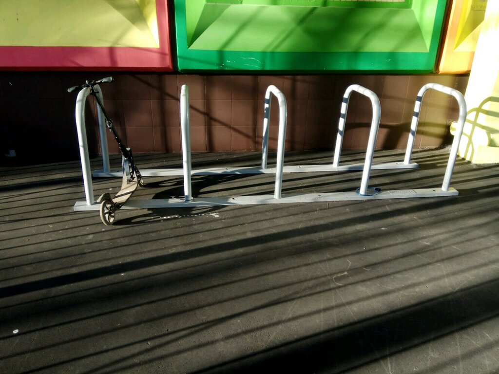 Bicycle parking Velosipednaya parkovka № 37105 Tsentr obrazovaniya № 1449, Moscow, photo