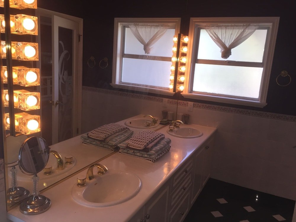 Фото Fraser River Richmond Bed & Breakfast