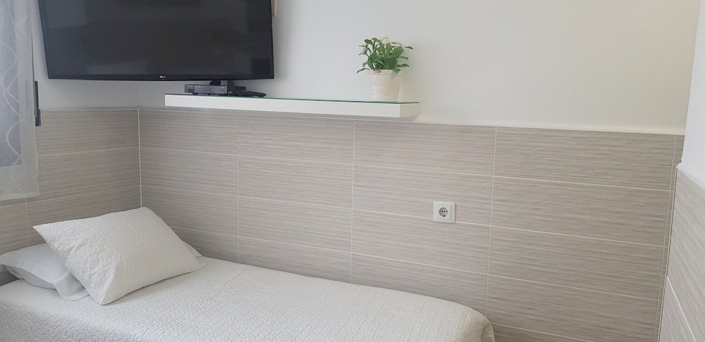 Фото Hostal House