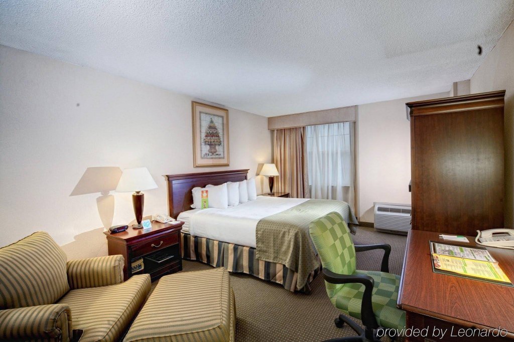 Фото Delta Hotels by Marriott Norfolk Airport