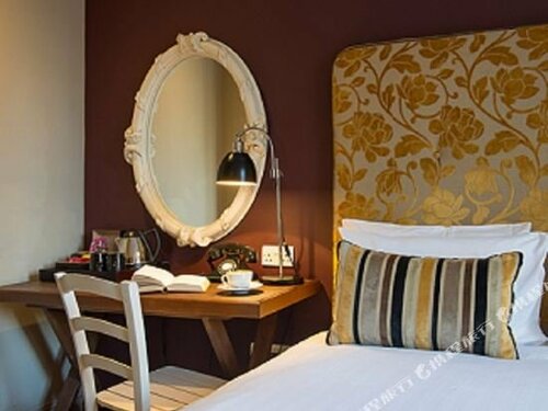 Гостиница The Crown Manor House Hotel в Линдхерсте
