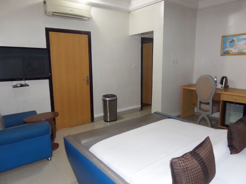 Фото Primal Hotel GRA-Ikeja