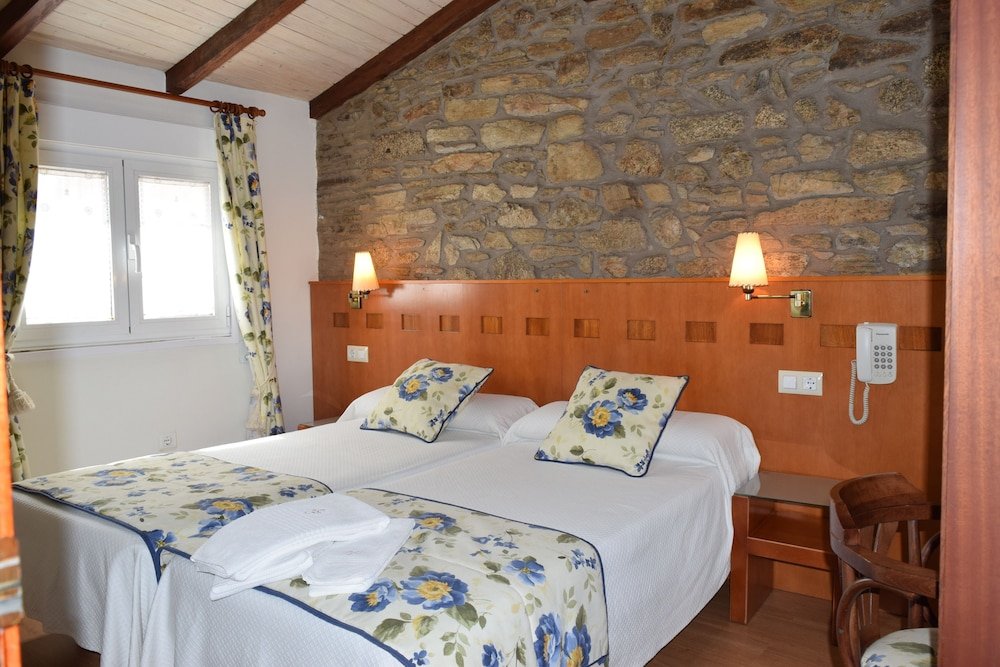 Фото Hotel Entrecercas