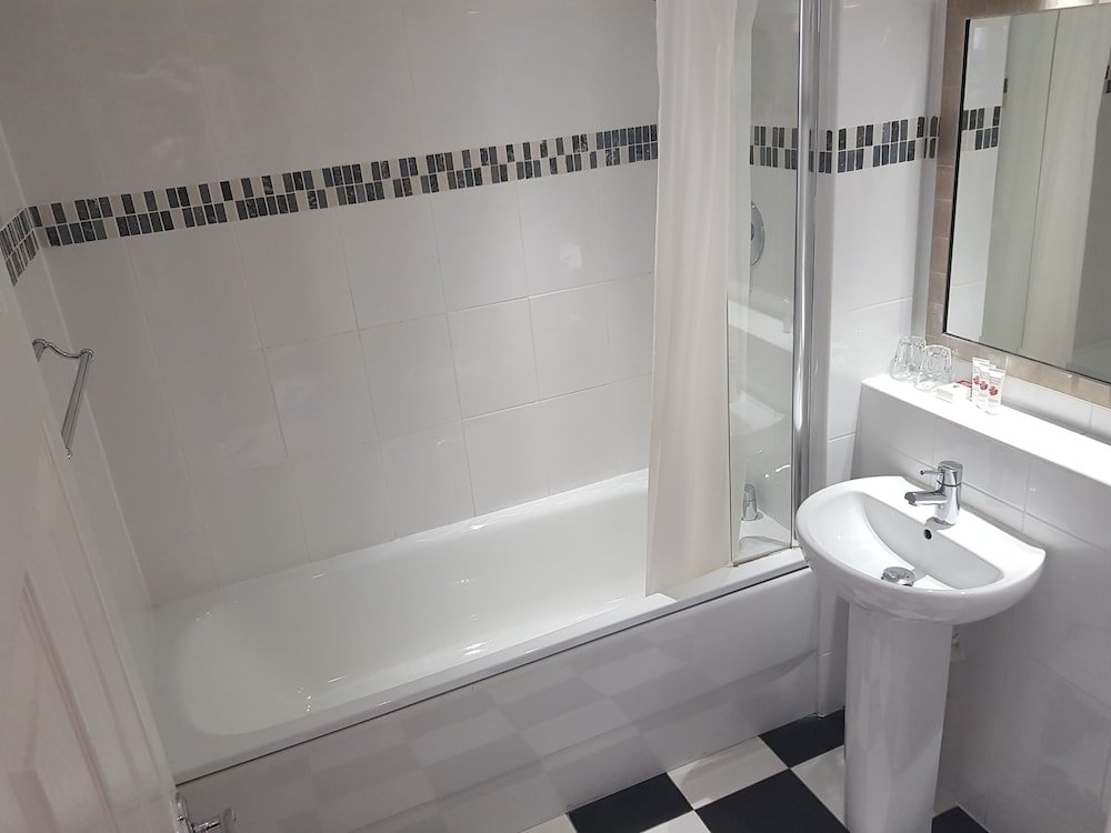 Фото Ramada by Wyndham Loughborough Hotel