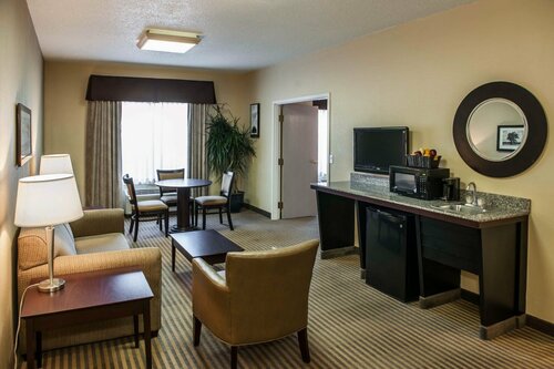 Гостиница Comfort Suites Lafayette University Area