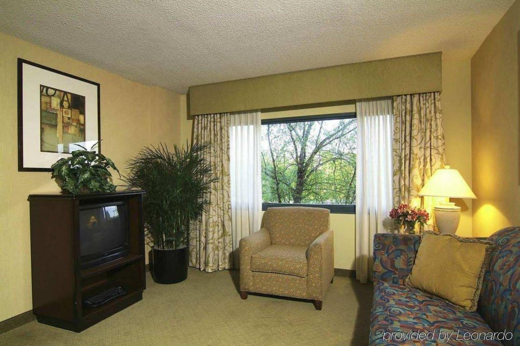 Фото Embassy Suites Hotel Charlotte