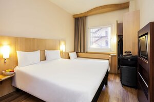 Гостиница Ibis Girona Costa Brava