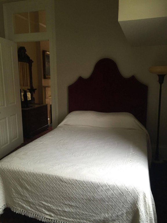 Фото Nine O Five Royal Hotel