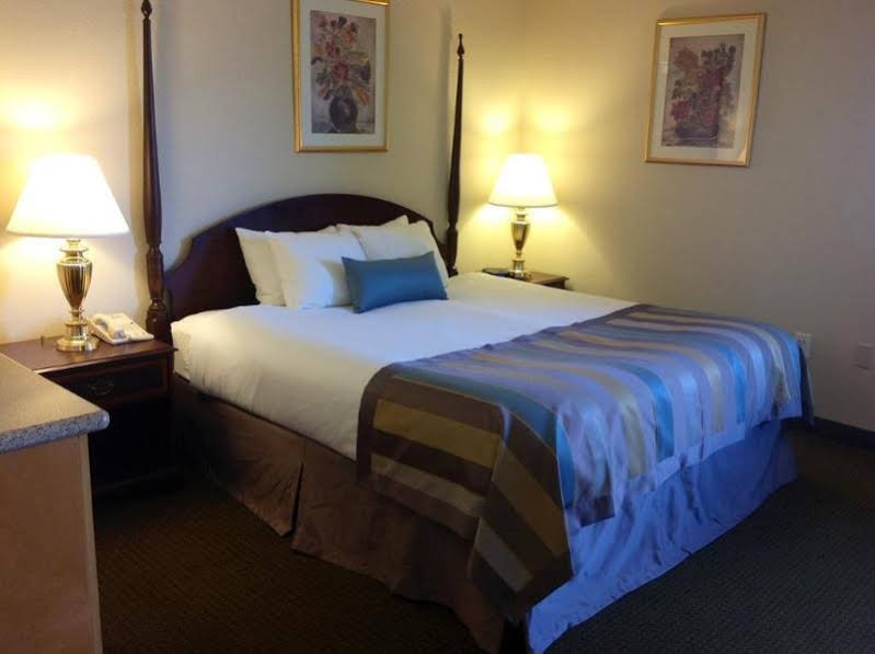 Фото Days Inn by Wyndham Hershey