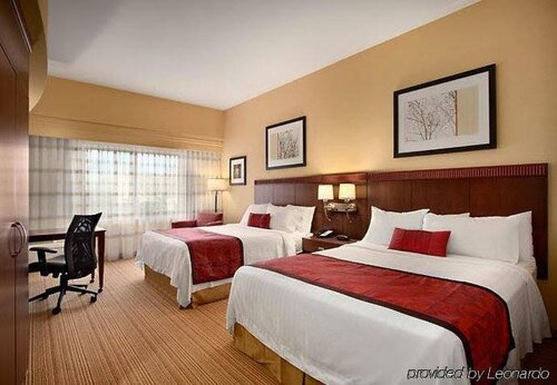 Внешний вид отеля Courtyard by Marriott West Orange в Уэст-Оранже, фото 2
