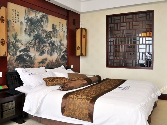 Фото Palace International Hotel