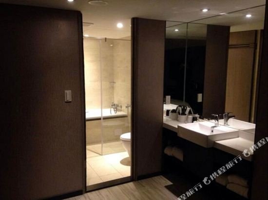 Фото Regal Executive Suites