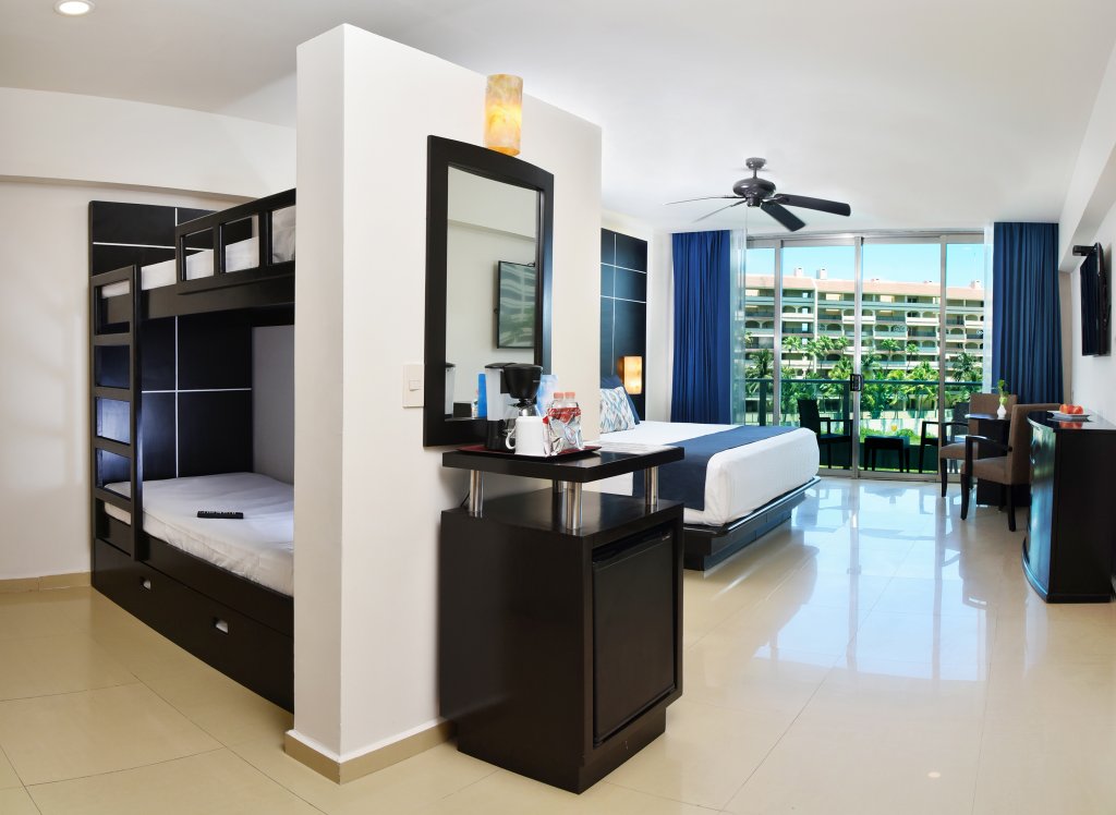 Фото Seadust Cancun Family Resort