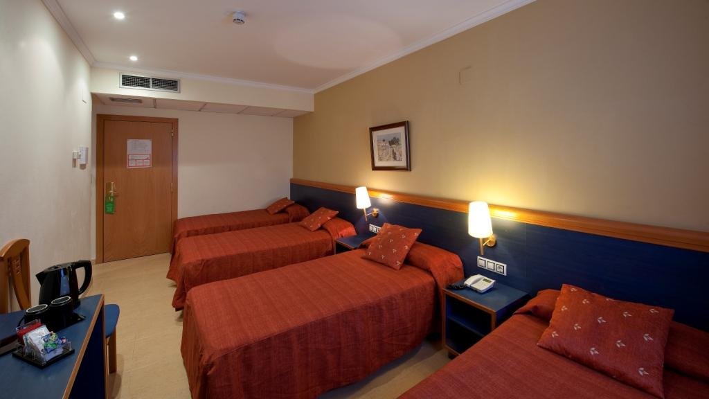 Фото Hotel Moderno Barcelona