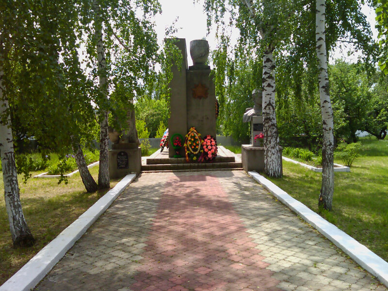 Памятник, мемориал Односельчанам, погибшим в годы Великой Отечественной войны, Воронежская область, фото