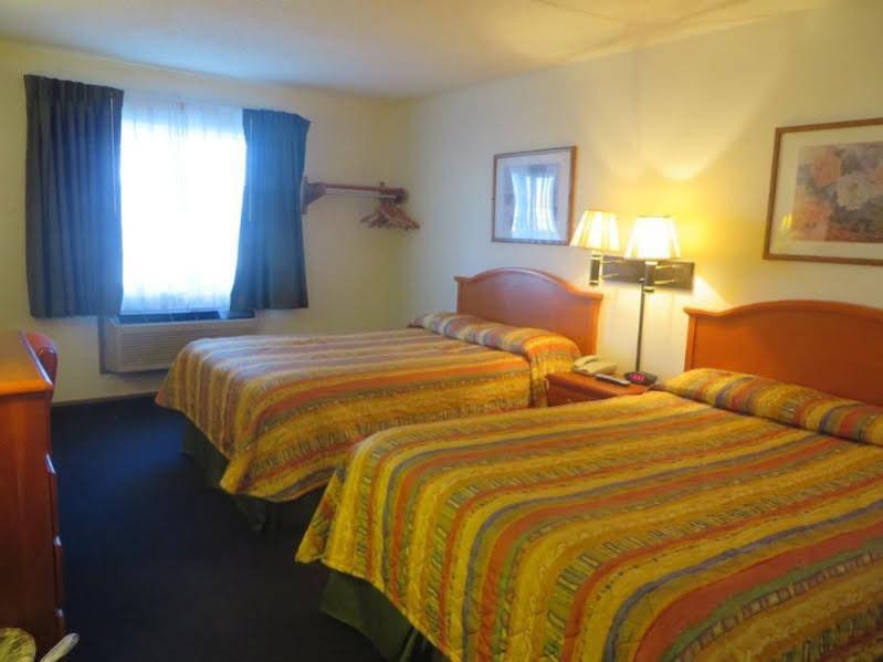 Фото Super 8 by Wyndham Denton