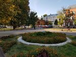 Сквер Дома офицеров (Revolution Avenue, 32В) ، ميدان