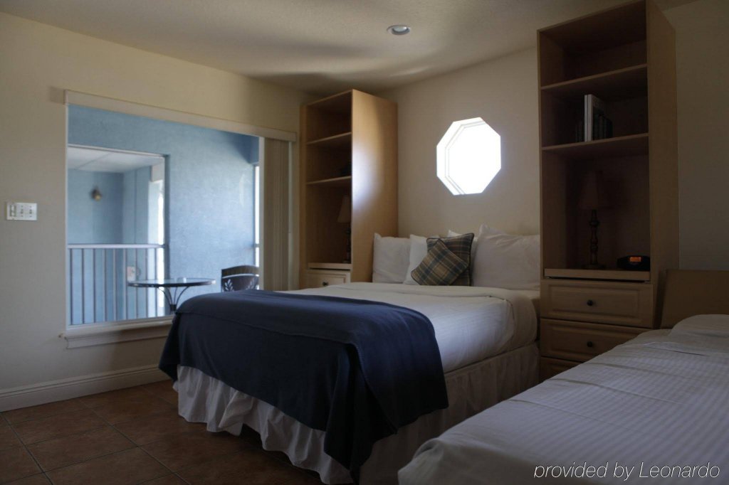 Фото Bridgewalk A Landmark Resort