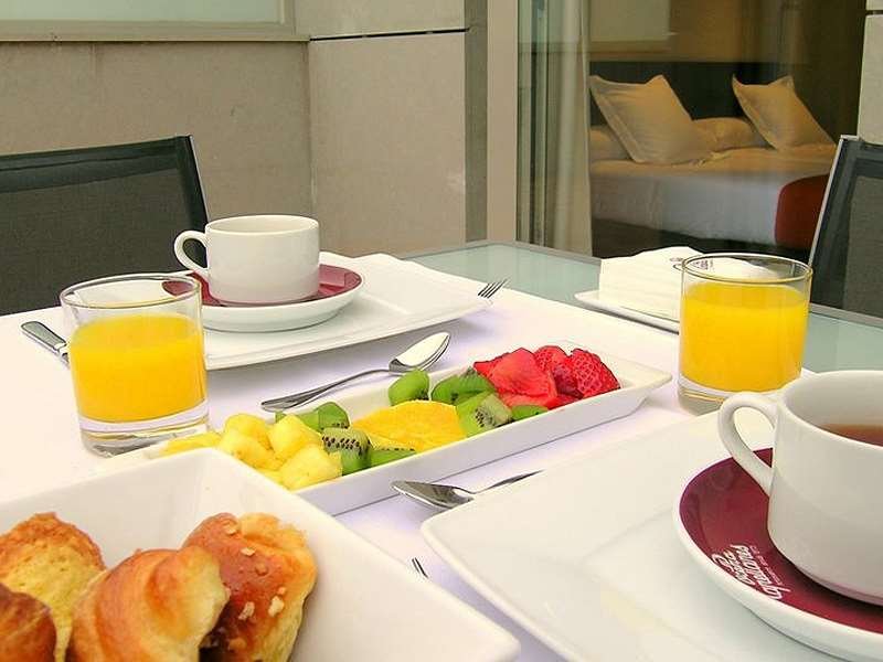 Фото Suites Viena Plaza de Espana