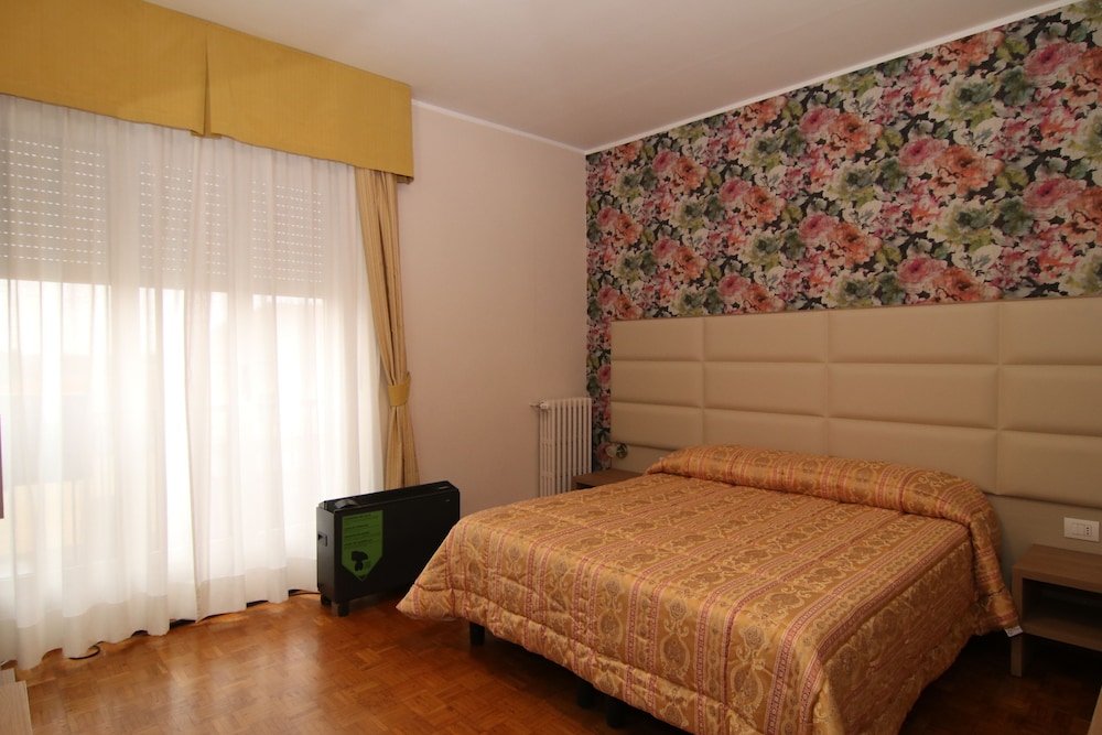 Фото Hotel Ristorante Vittoria