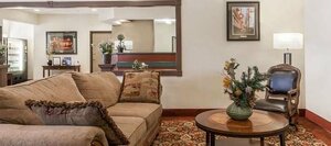 Гостиница Days Inn by Wyndham near Kansas Speedway
