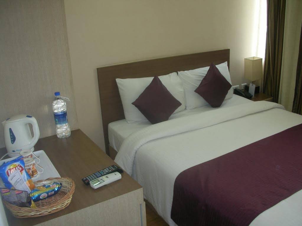 Фото Hyphen Business Hotel