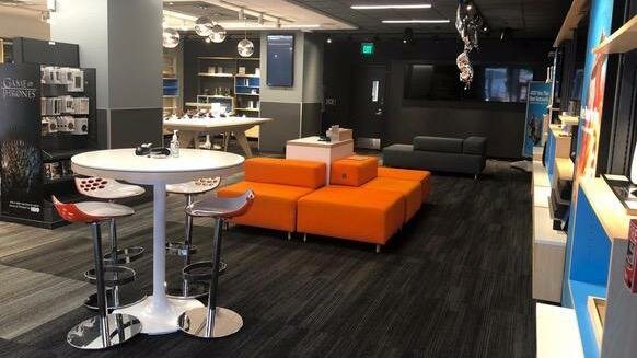 Mobile phone store At&t Store, New York, photo