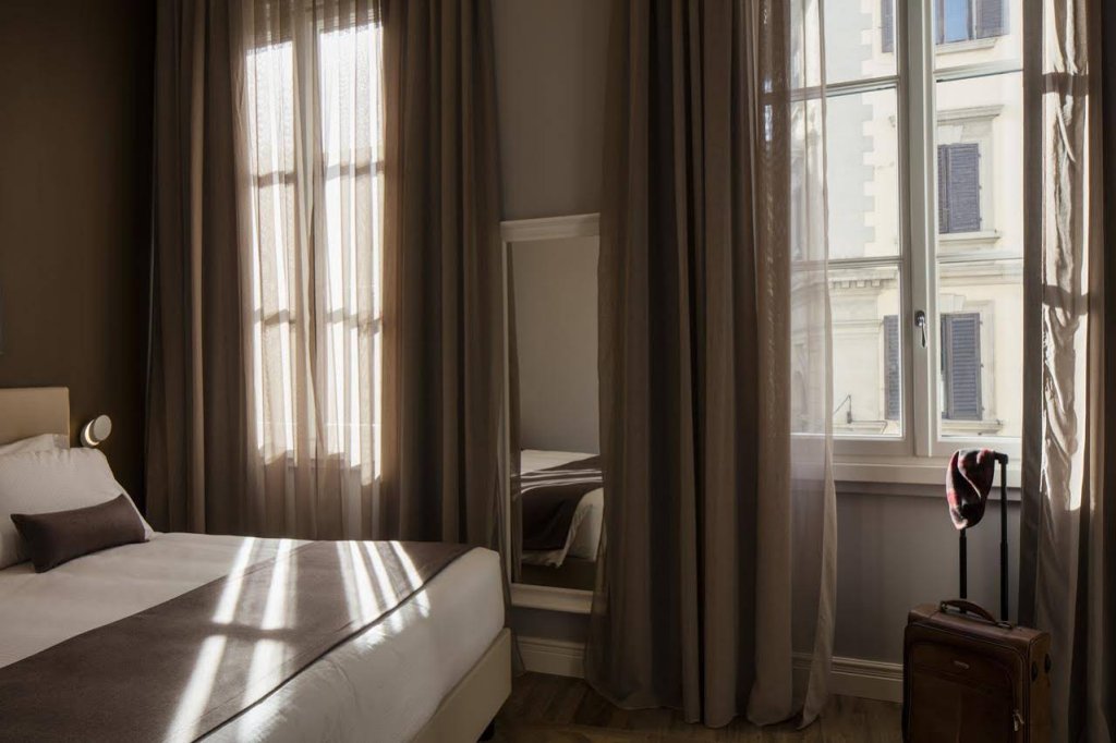 Фото The Frame Hotel