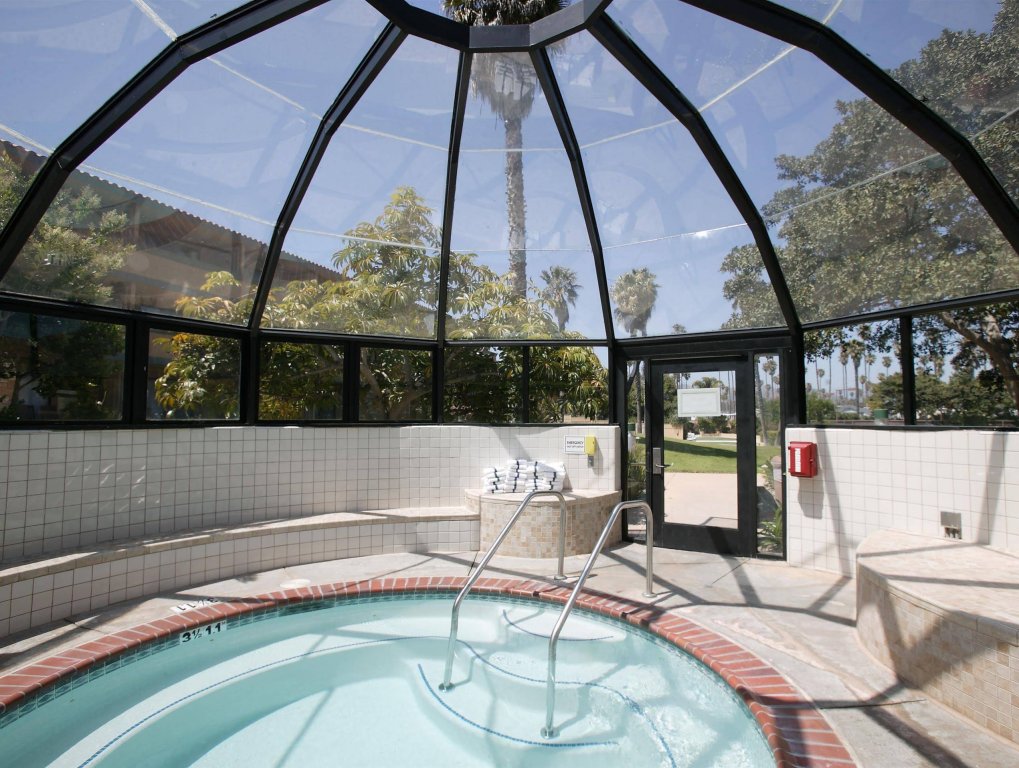 Фото Four Points by Sheraton Ventura Harbor Resort