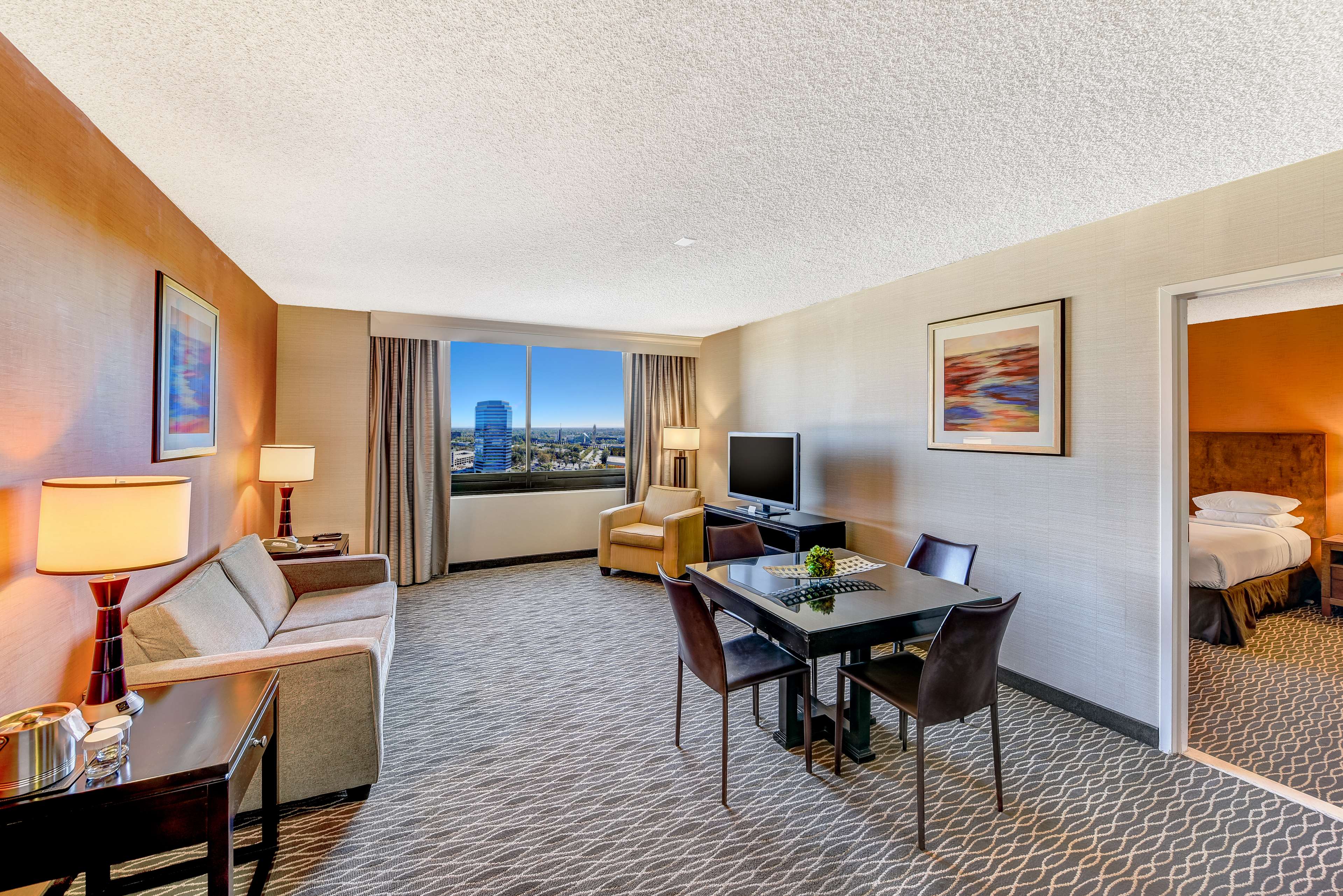 Фото Doubletree by Hilton Anaheim - Orange County