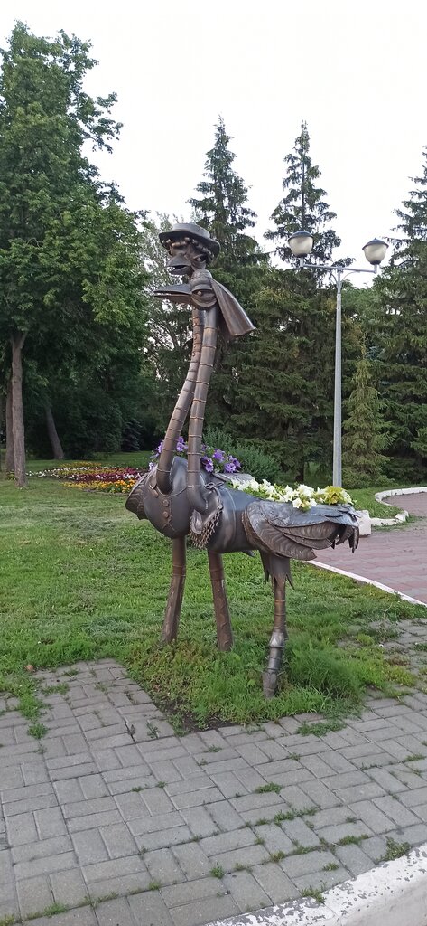 Genre sculpture Влюблённые страусы, Lipetsk, photo