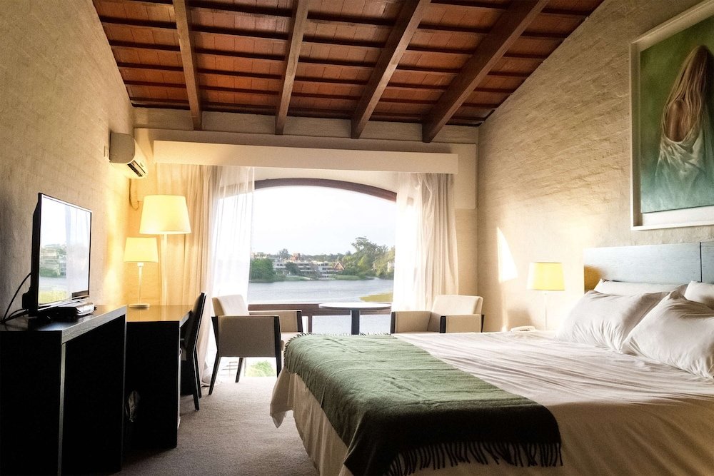 Фото Wyndham Garden Montevideo Carrasco