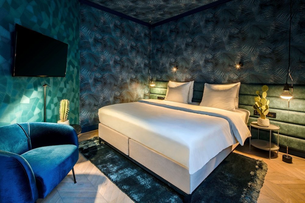 Фото The Highlander