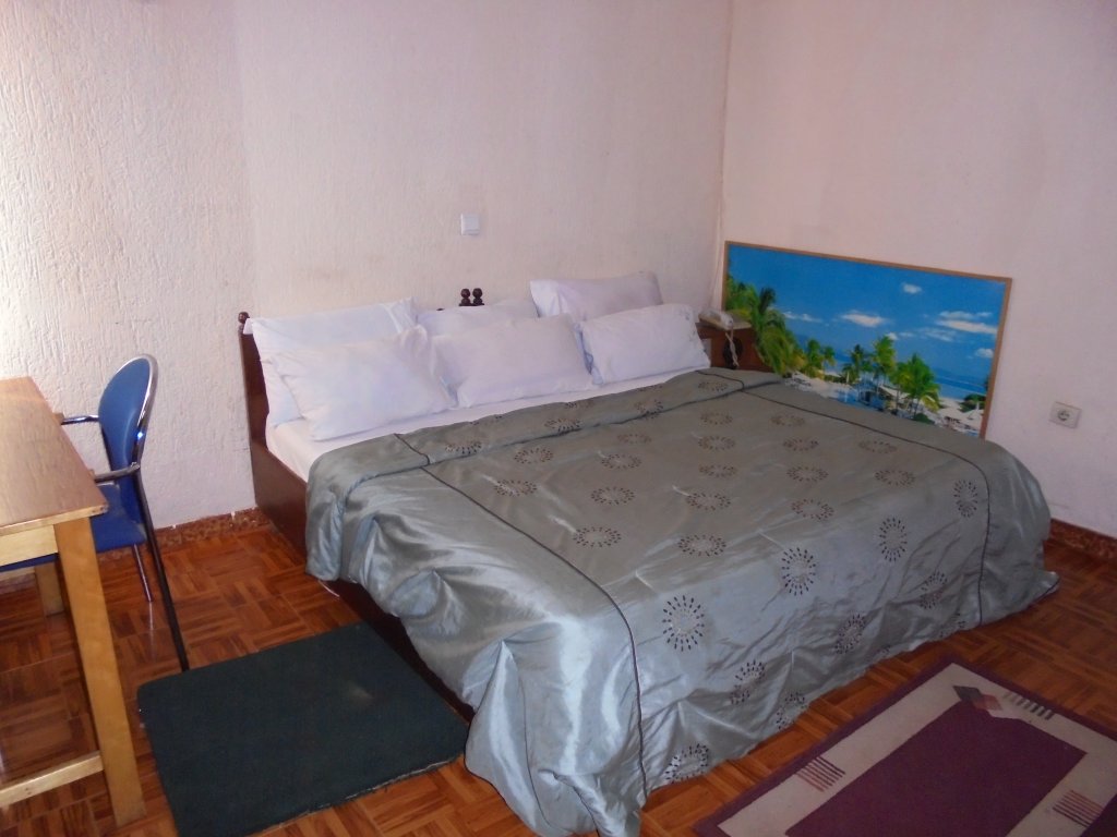 Фото Larbi-Duodu Hotel