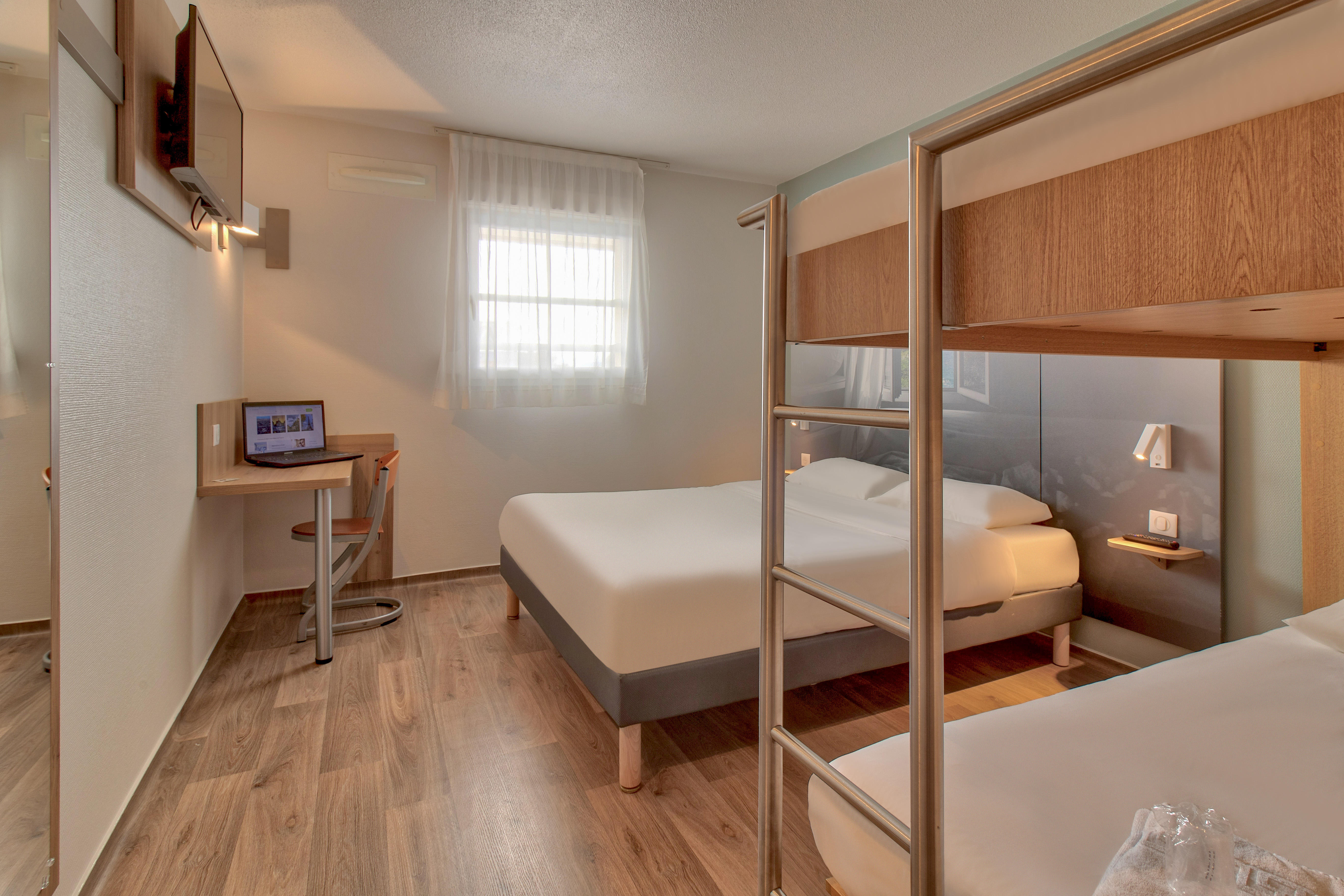 Фото B&b Hotel Pau Lescar