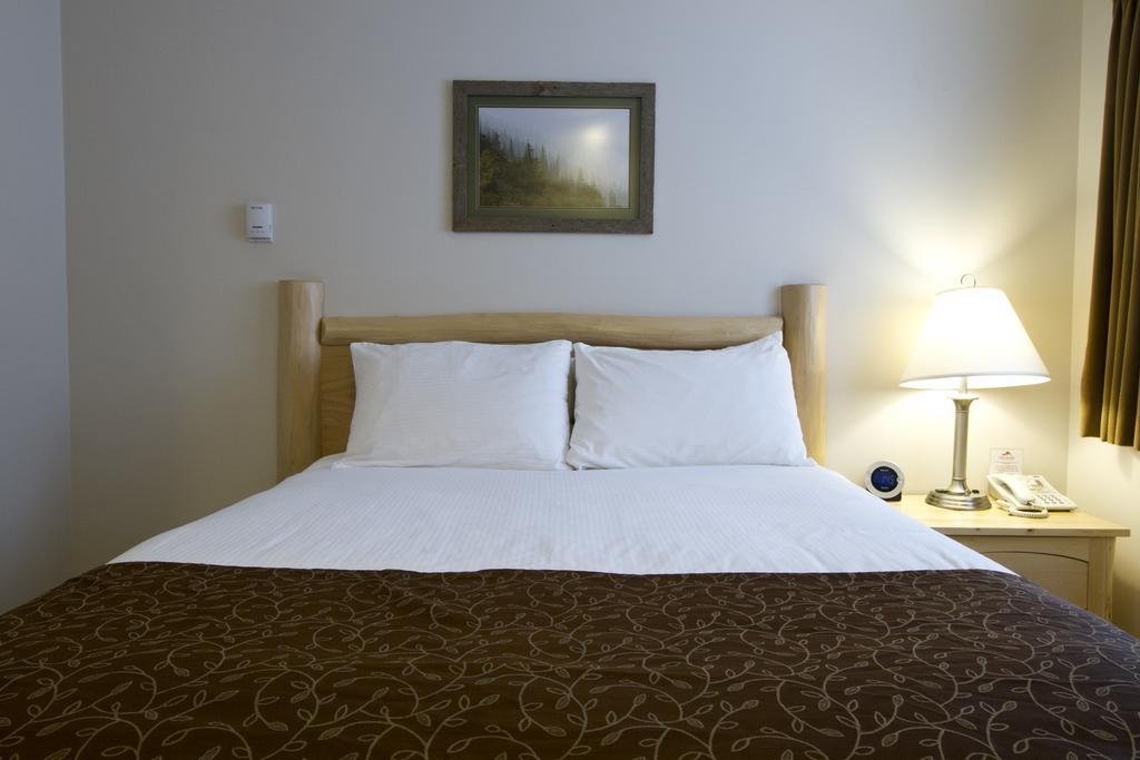 Фото Swiss Chalet Motel