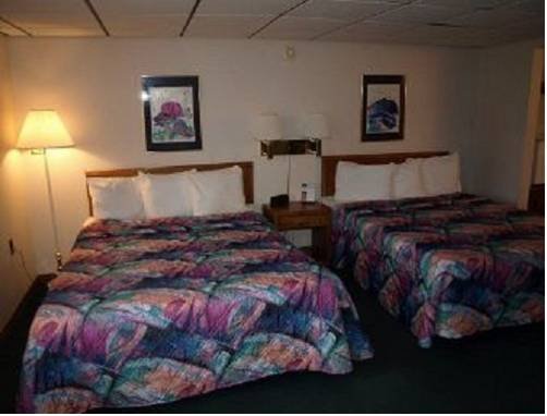 Фото Knights Inn Mackinaw City