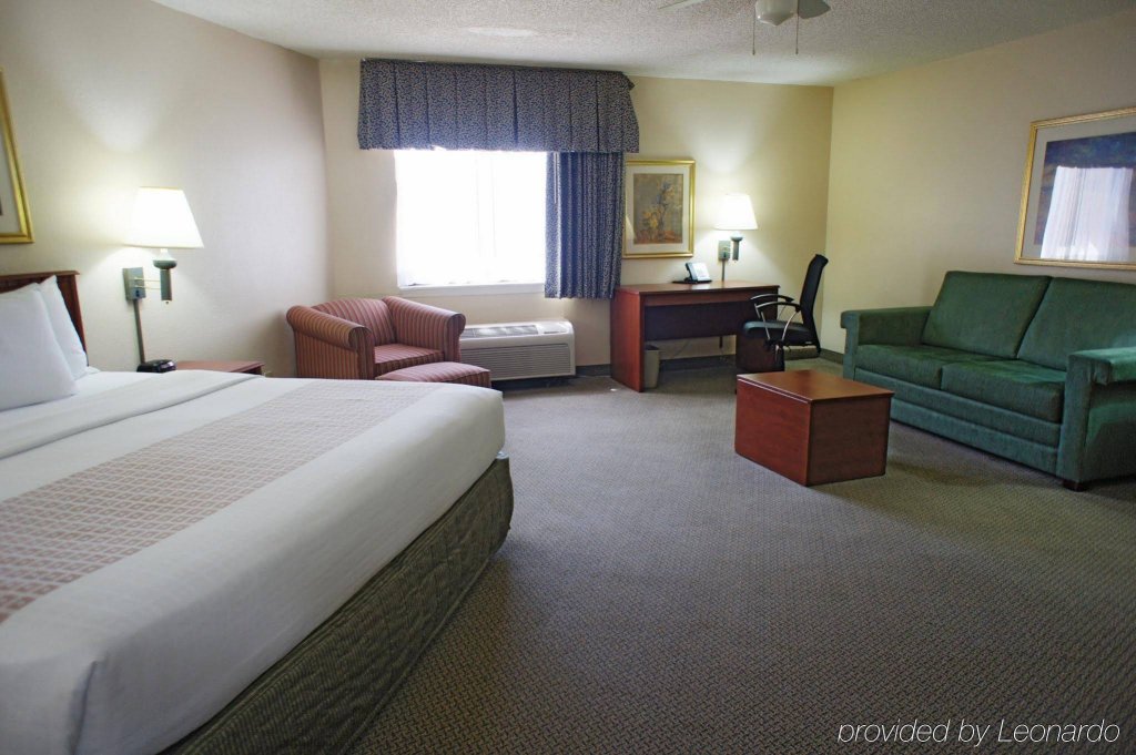 Фото La Quinta Inn & Suites by Wyndham Miami Airport East