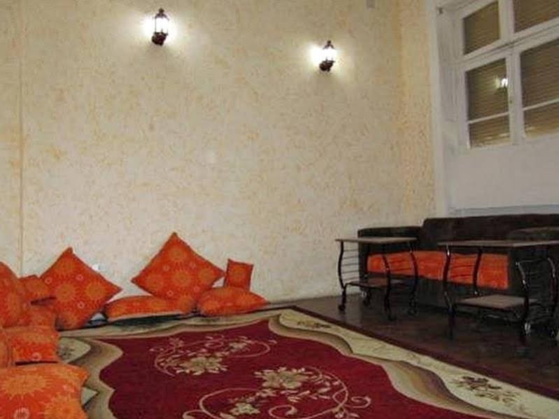 Фото Travelers House Hostel