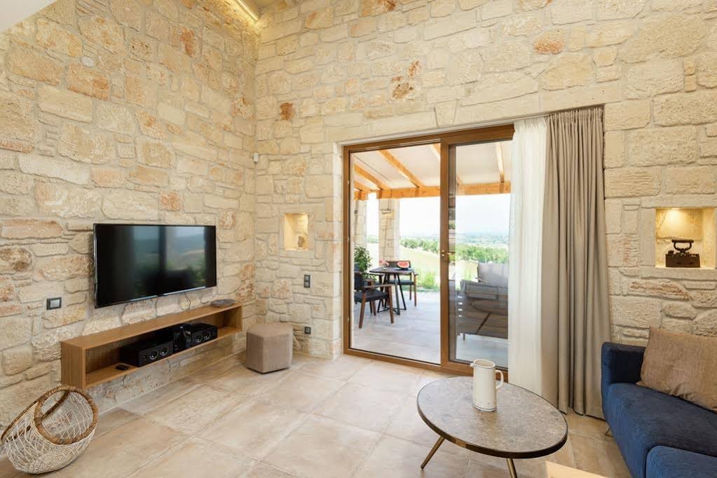 Фото Mint Retreat Suites