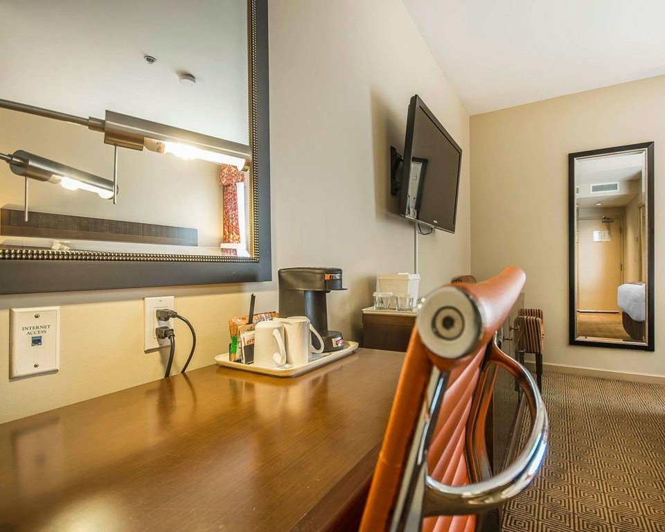 Фото Hotel Belmont Vancouver MGallery